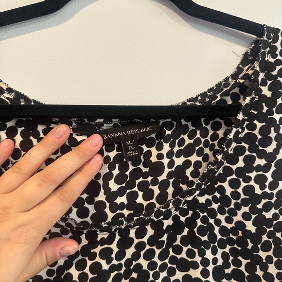 Banana Republic Women's Sleeveless Blouse - Picture 3 of 5